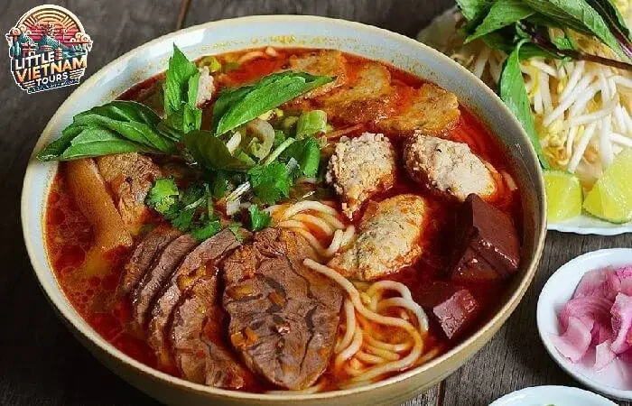 Bún bò Huế – Nước dùng cay nồng, đậm đà