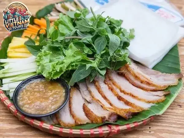 Bánh tráng cuốn thịt heo – Rau sống, thịt ba chỉ, nước mắm nêm