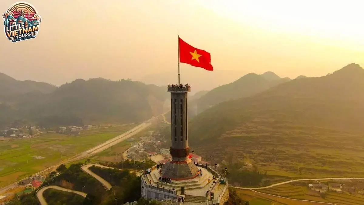 Cột cờ Lũng Cú – Điểm cực Bắc thiêng liêng, ngọn cờ tung bay giữa trời đất