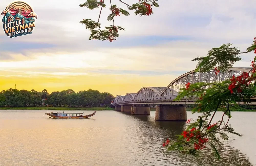 Vẻ đẹp thơ mộng của sông Hương và cầu Tràng Tiền – Những biểu tượng không thể thiếu trong hành trình Huế