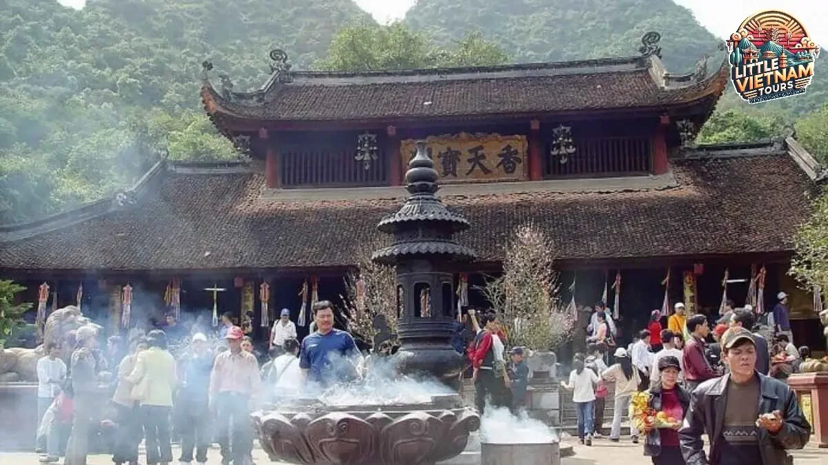 Chặng 2: Tham quan các điểm chùa – động