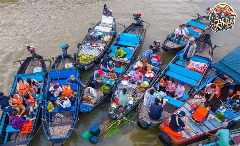 Buổi Trưa Ăn Uống và Tham Quan