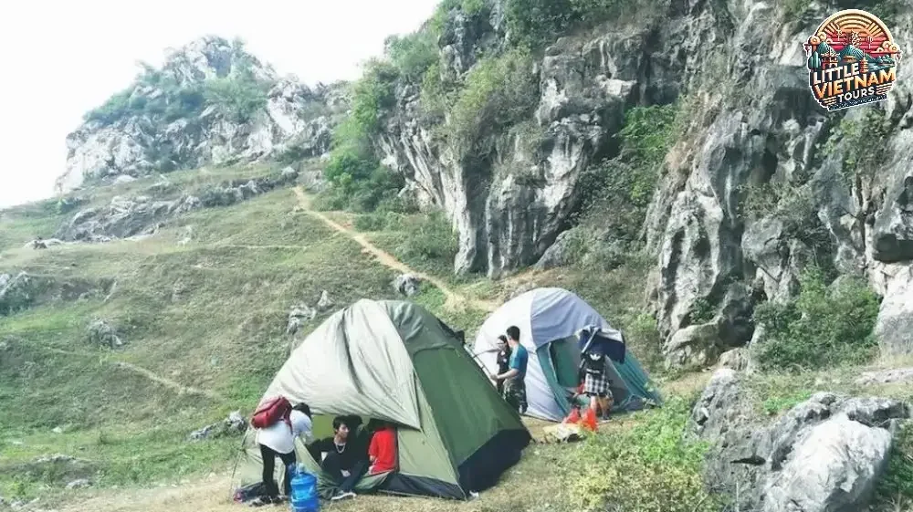 Khám Phá Vẻ Đẹp Hoang Sơ và Hùng Vĩ Của Núi Trầm